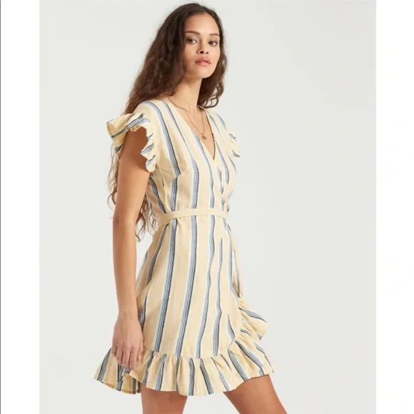 🔆BILLABONG🔆 WRAP AND ROLL WRAP DRESS - Picture 3 of 16